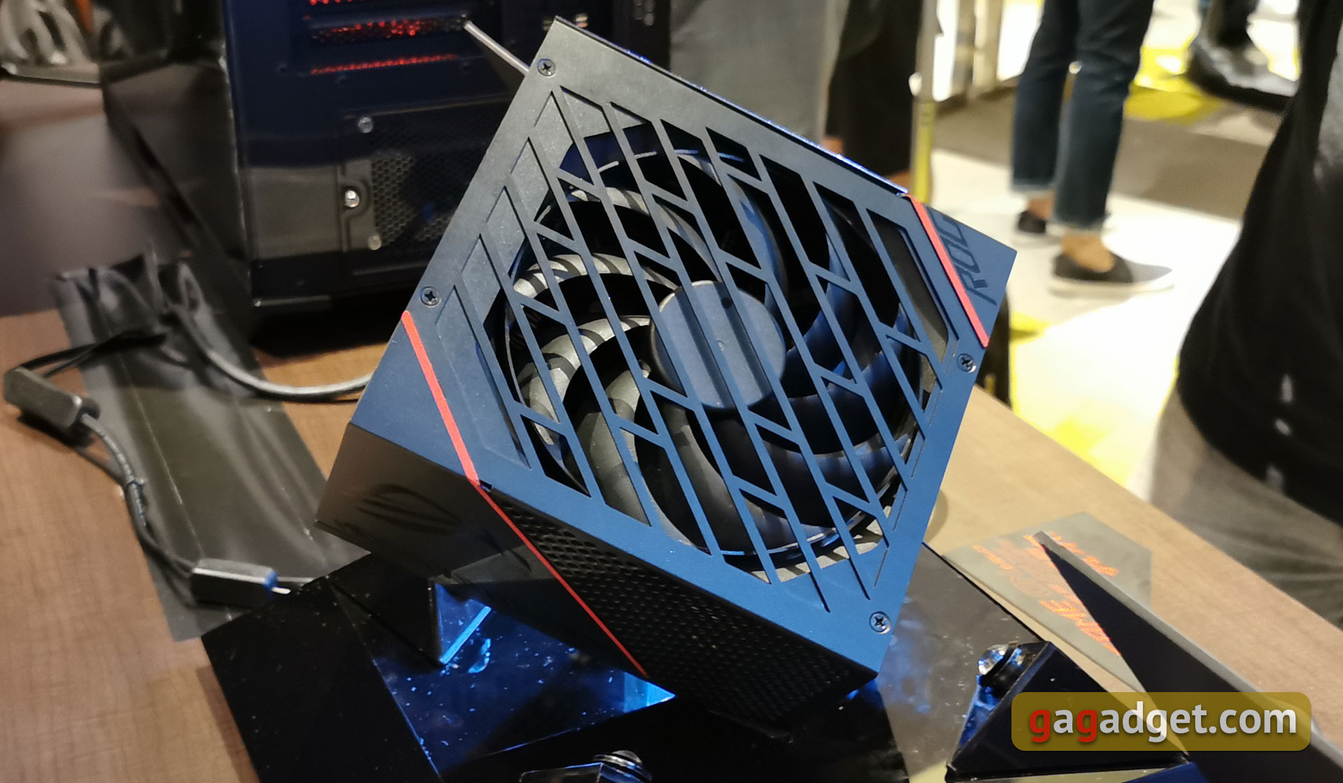 ASUS на Computex 2019: електретні геймерскі навушники, 240 Гц портативний монітор та інші круті штуки-26