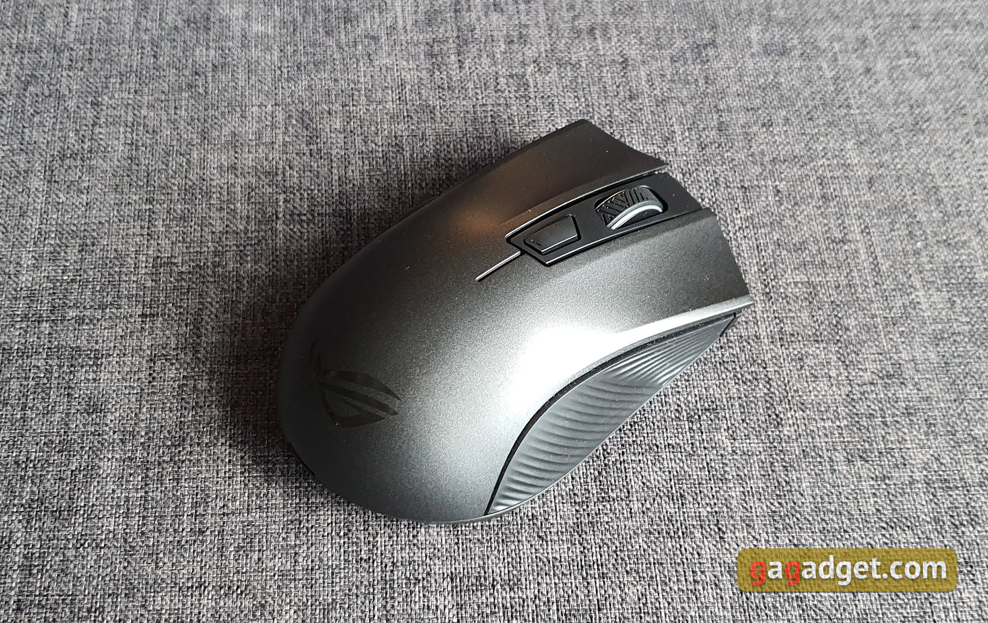 Огляд ASUS ROG Strix Carry: бездротова ігрова миша для геймерів-мандрівників-9