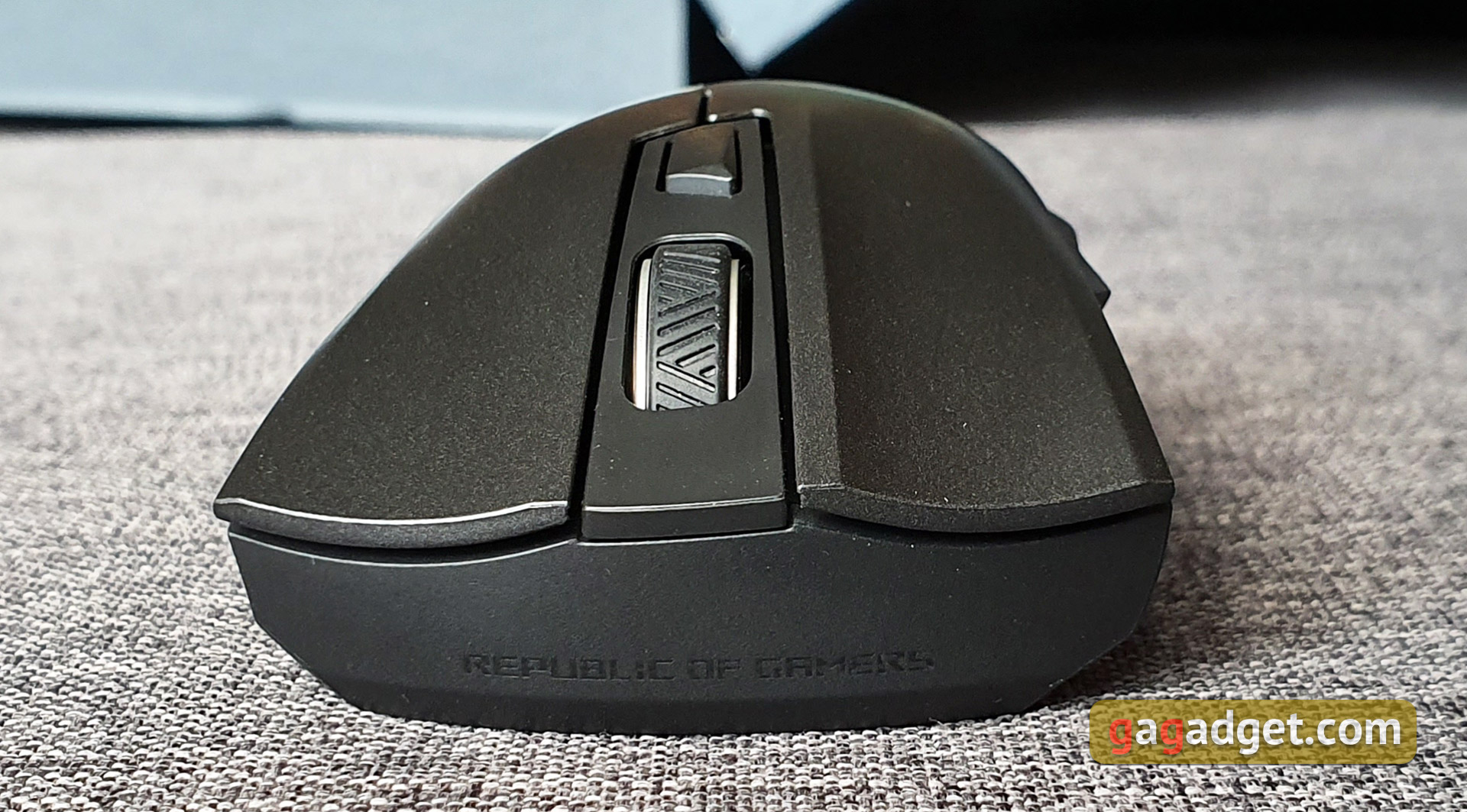 Огляд ASUS ROG Strix Carry: бездротова ігрова миша для геймерів-мандрівників-21