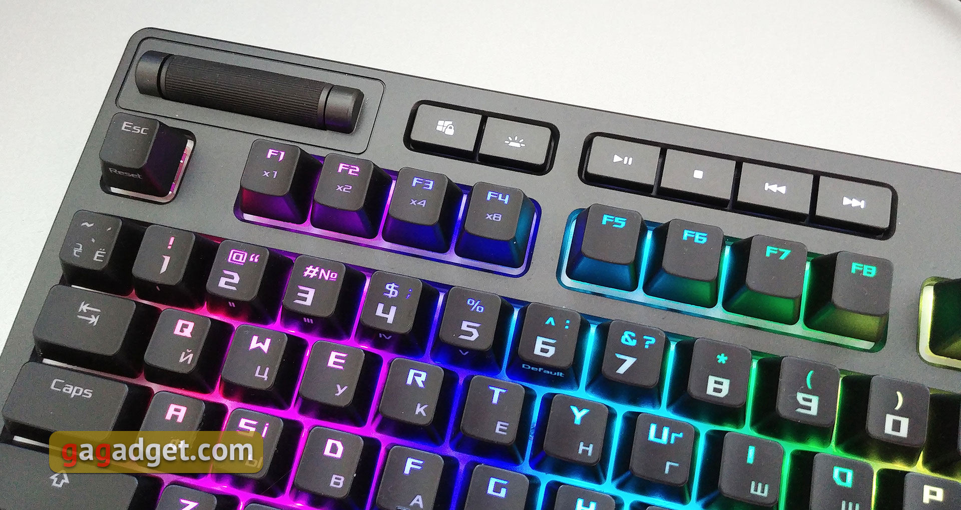 asus-rog-strix-flare-09.jpg