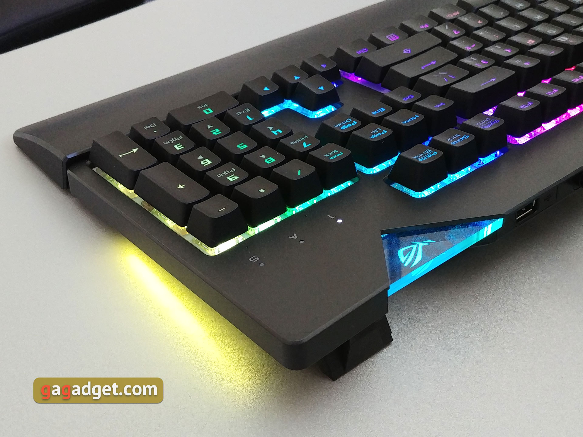 asus-rog-strix-flare-10.jpg