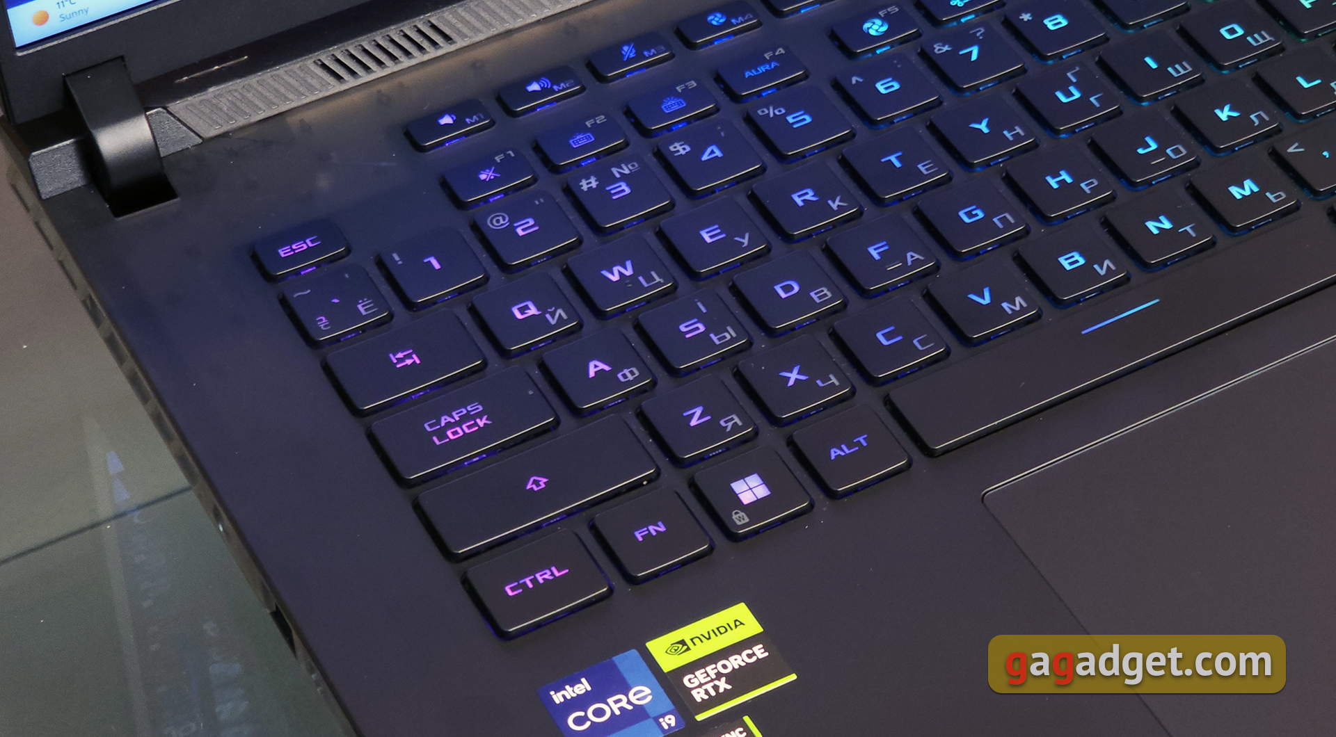Critique du ASUS ROG Strix SCAR 16 (2023) : domination totale sur le champ de bataille virtuel-23
