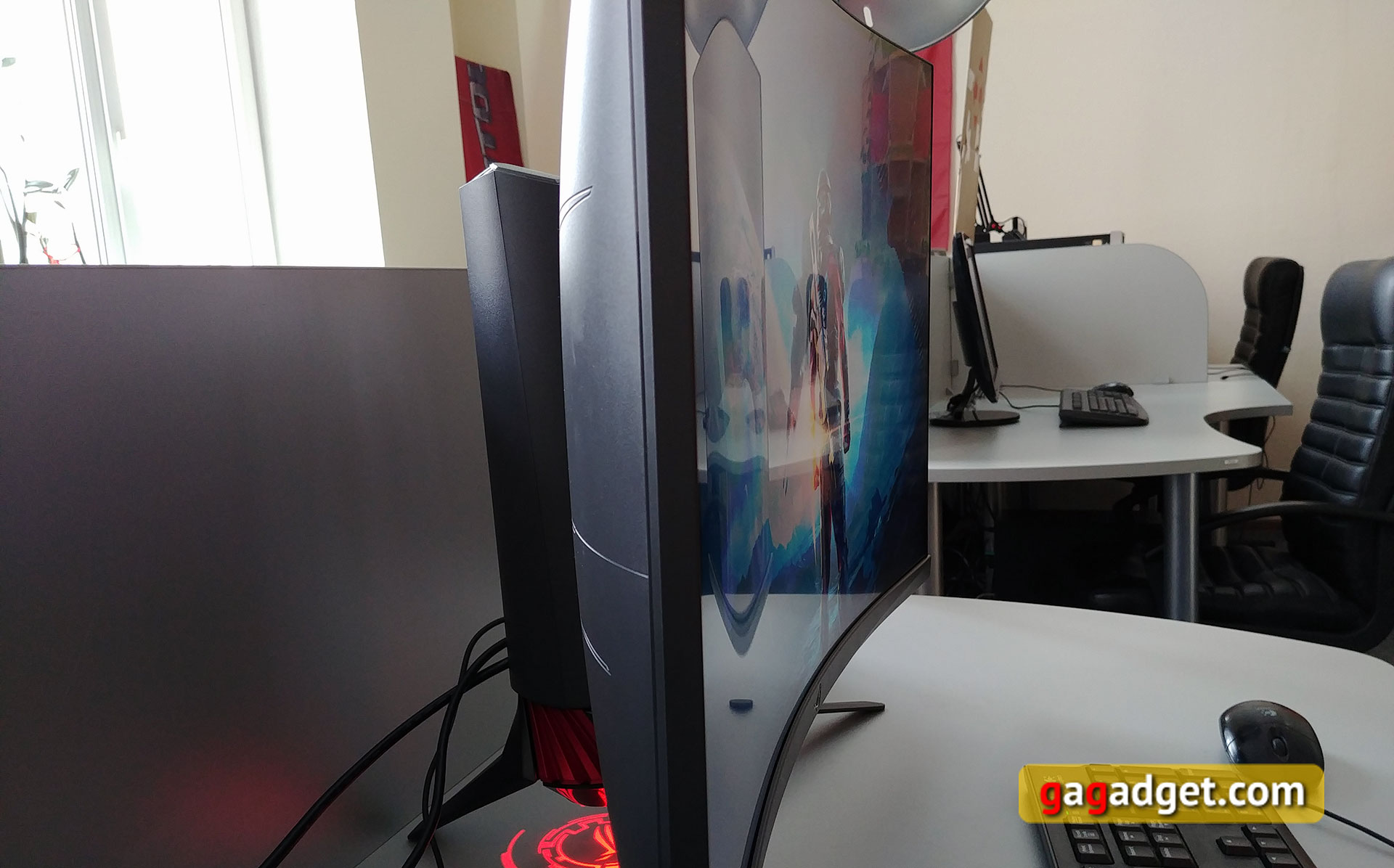 asus-rog-strix-xg32vq-25.jpg
