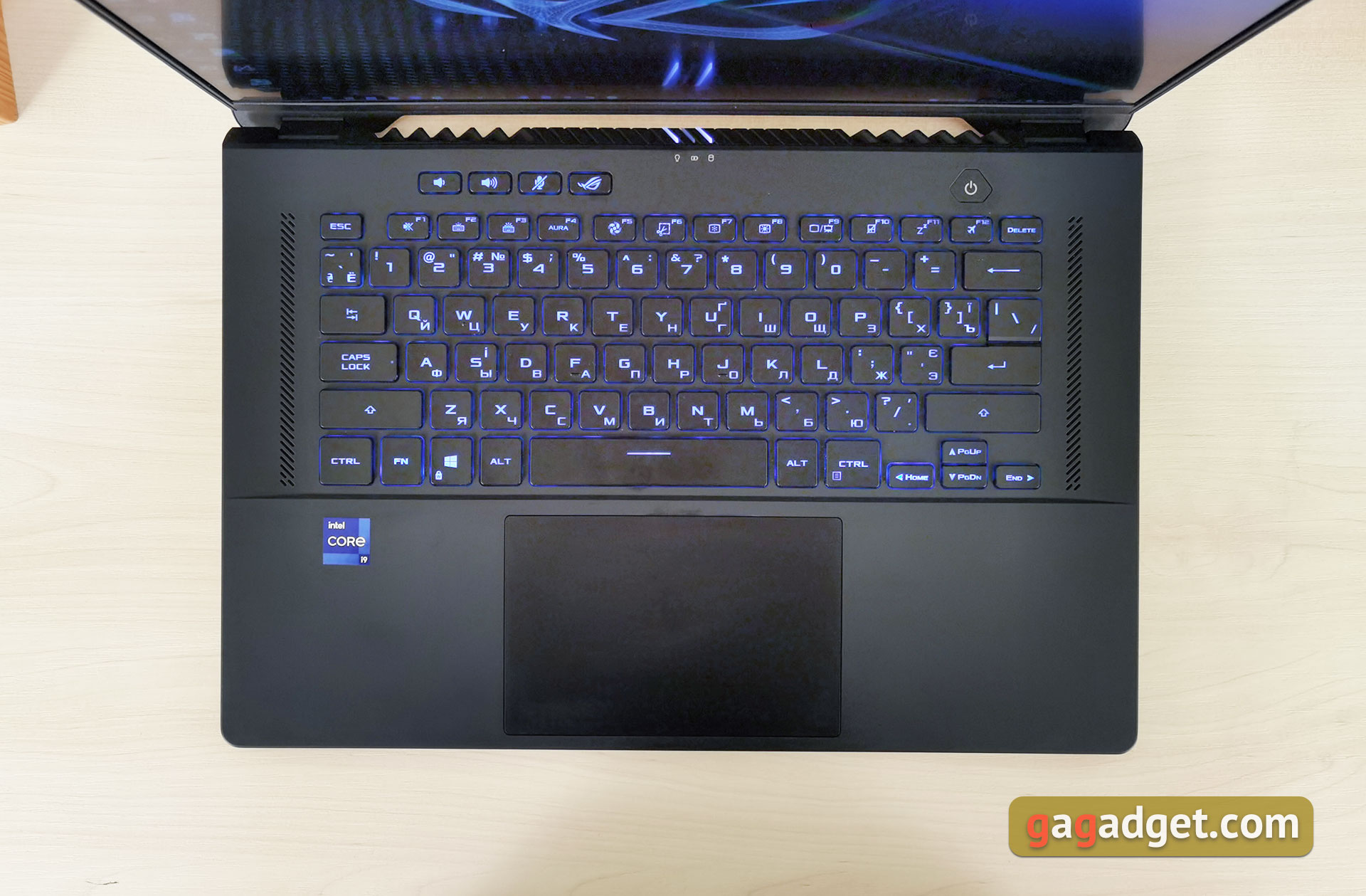 Обзор ASUS ROG Zephyrus M16: убойная сила 16-дюймового калибра-18