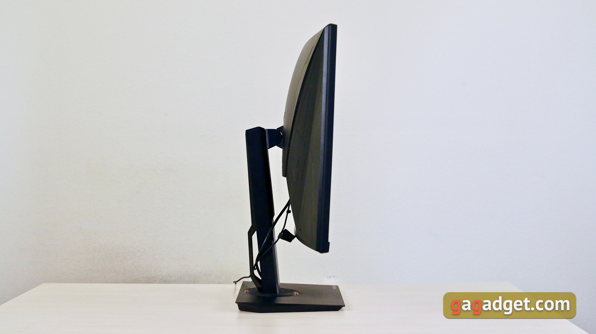 Огляд ASUS TUF Gaming VG32VQ: вигнутий геймерський монітор з 144 Гц VA-матрицею та приємною вартістю-30