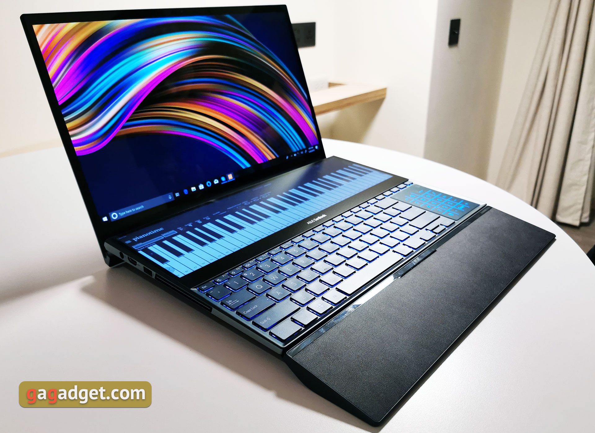 Ноутбук ASUS ZenBook Pro Duo з двома екранами: перші враження-3