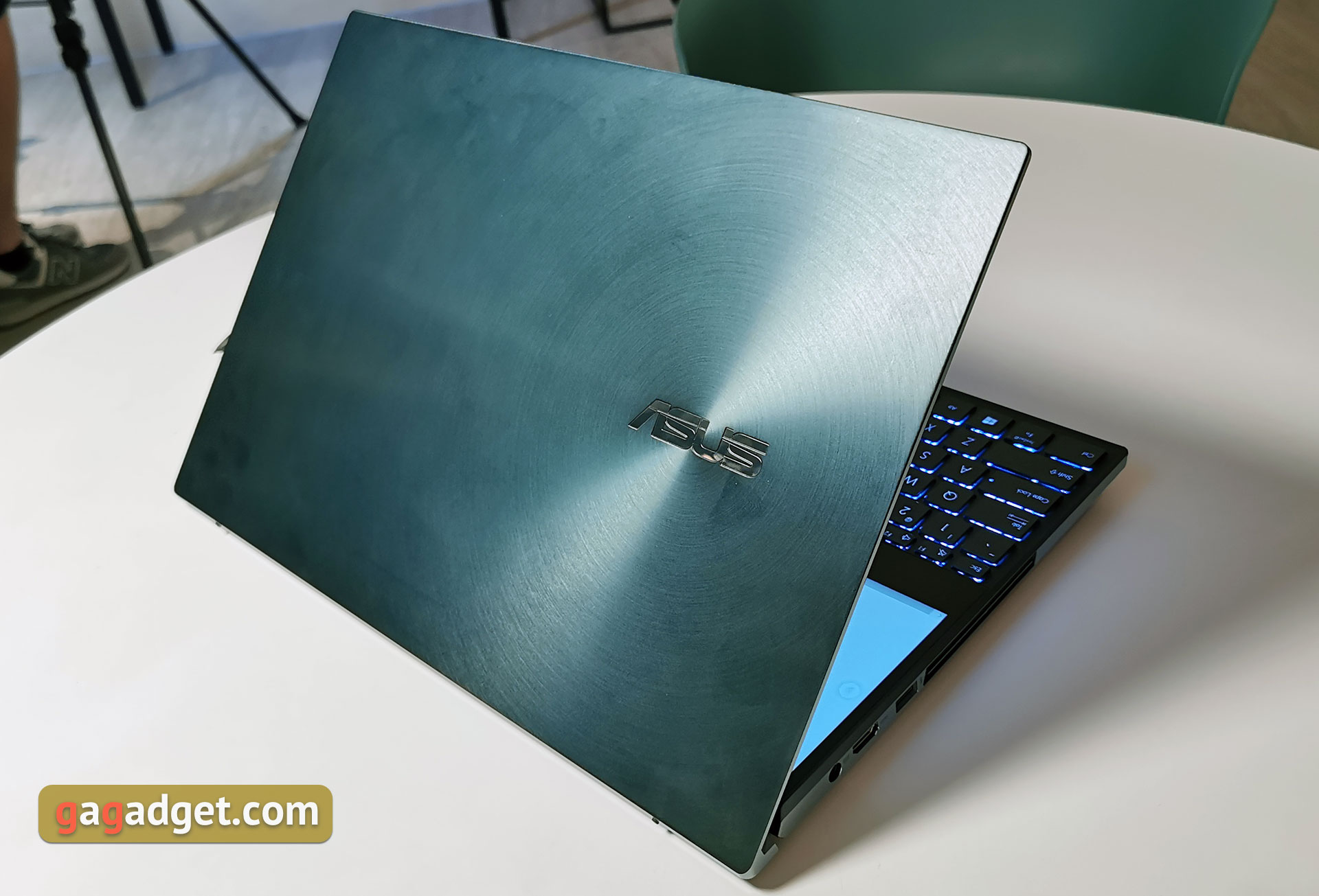 Ноутбук ASUS ZenBook Pro Duo з двома екранами: перші враження-7