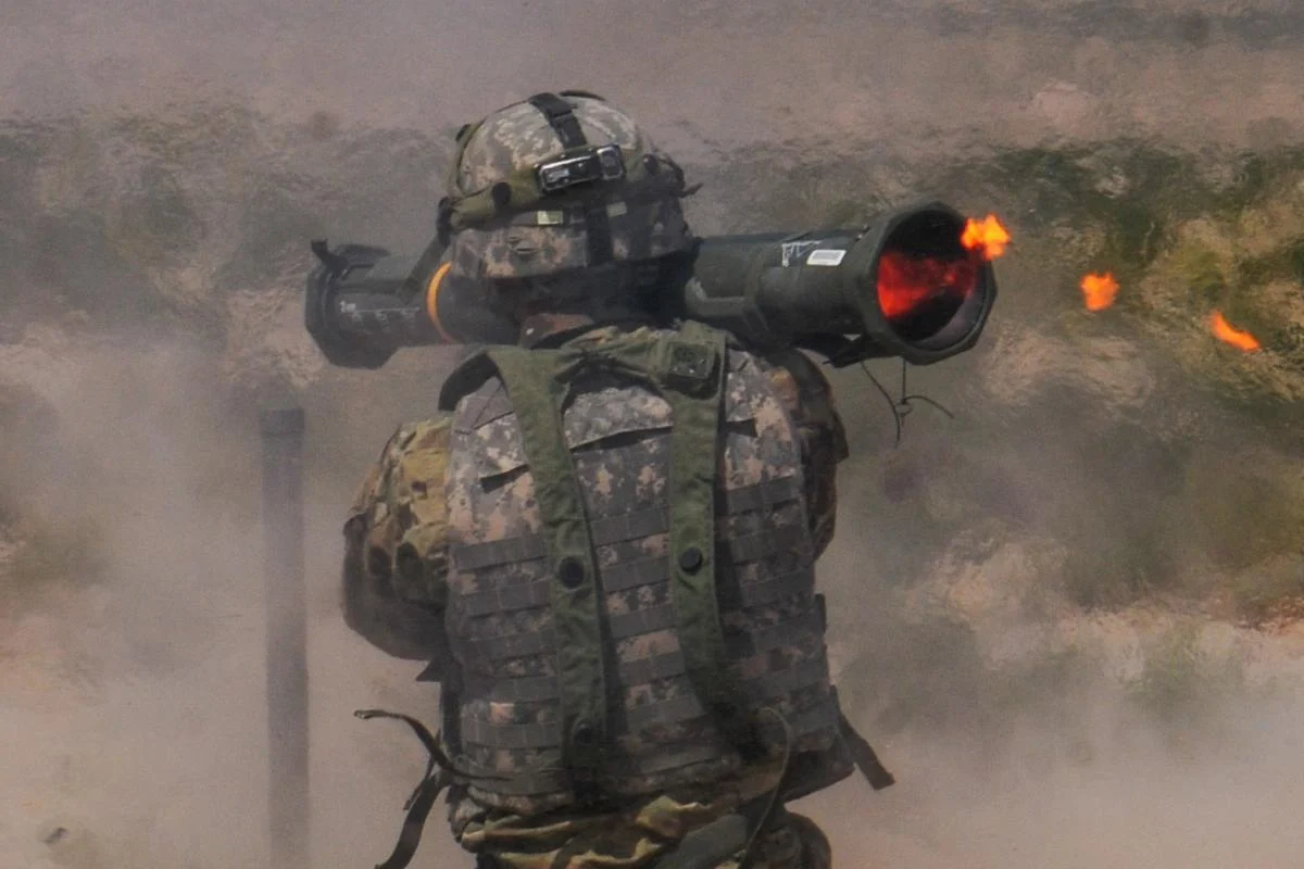 Un soldat américain avec un lance-grenades AT4