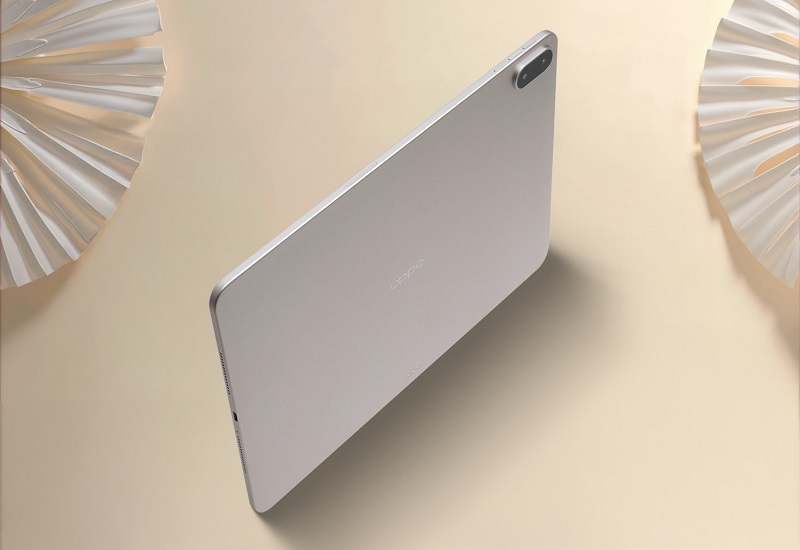 Планшет Oppo Pad 4 Pro на тлі