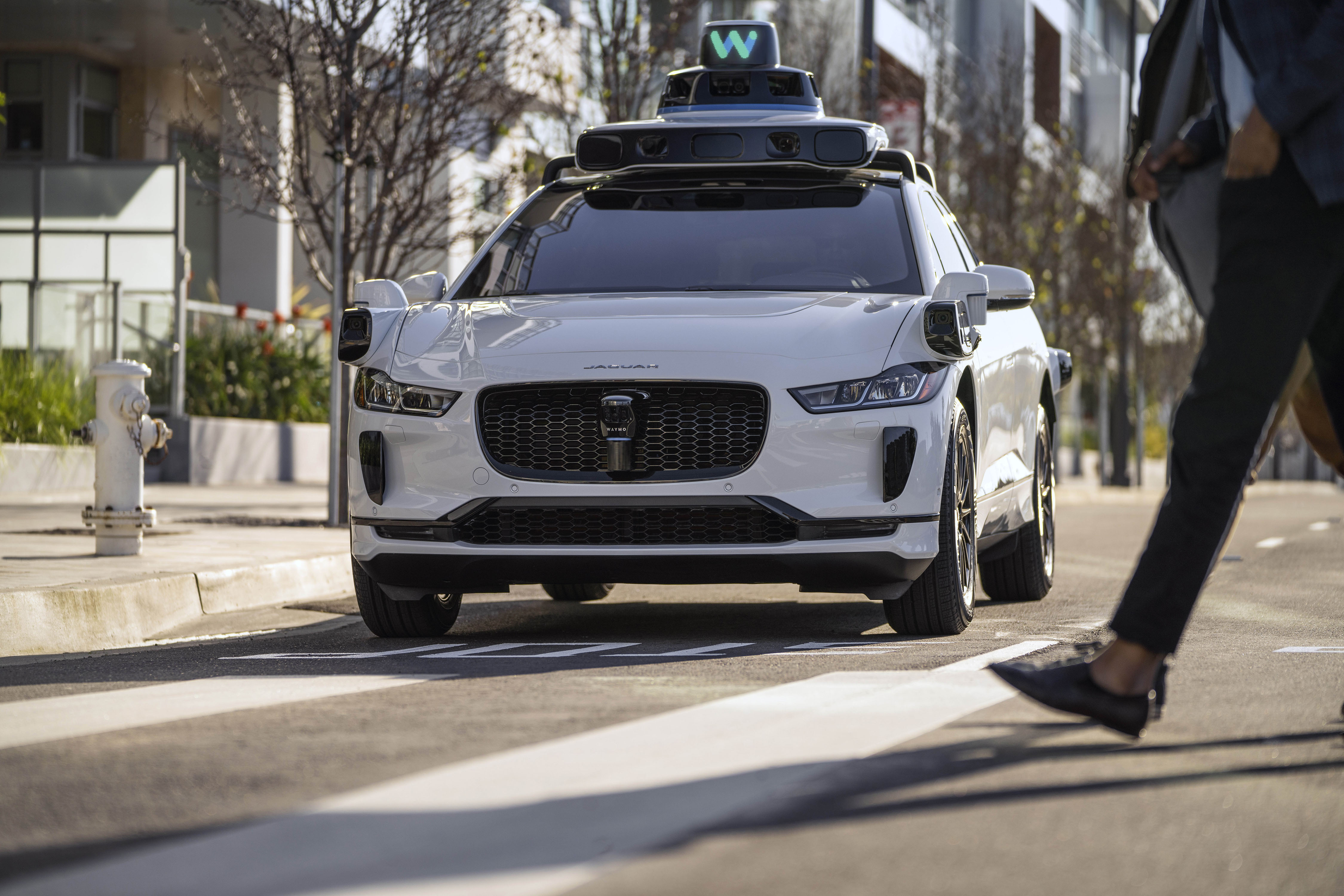 Сім роботаксі Waymo заблокували рух на розв'язці автостради в Сан-Франциско