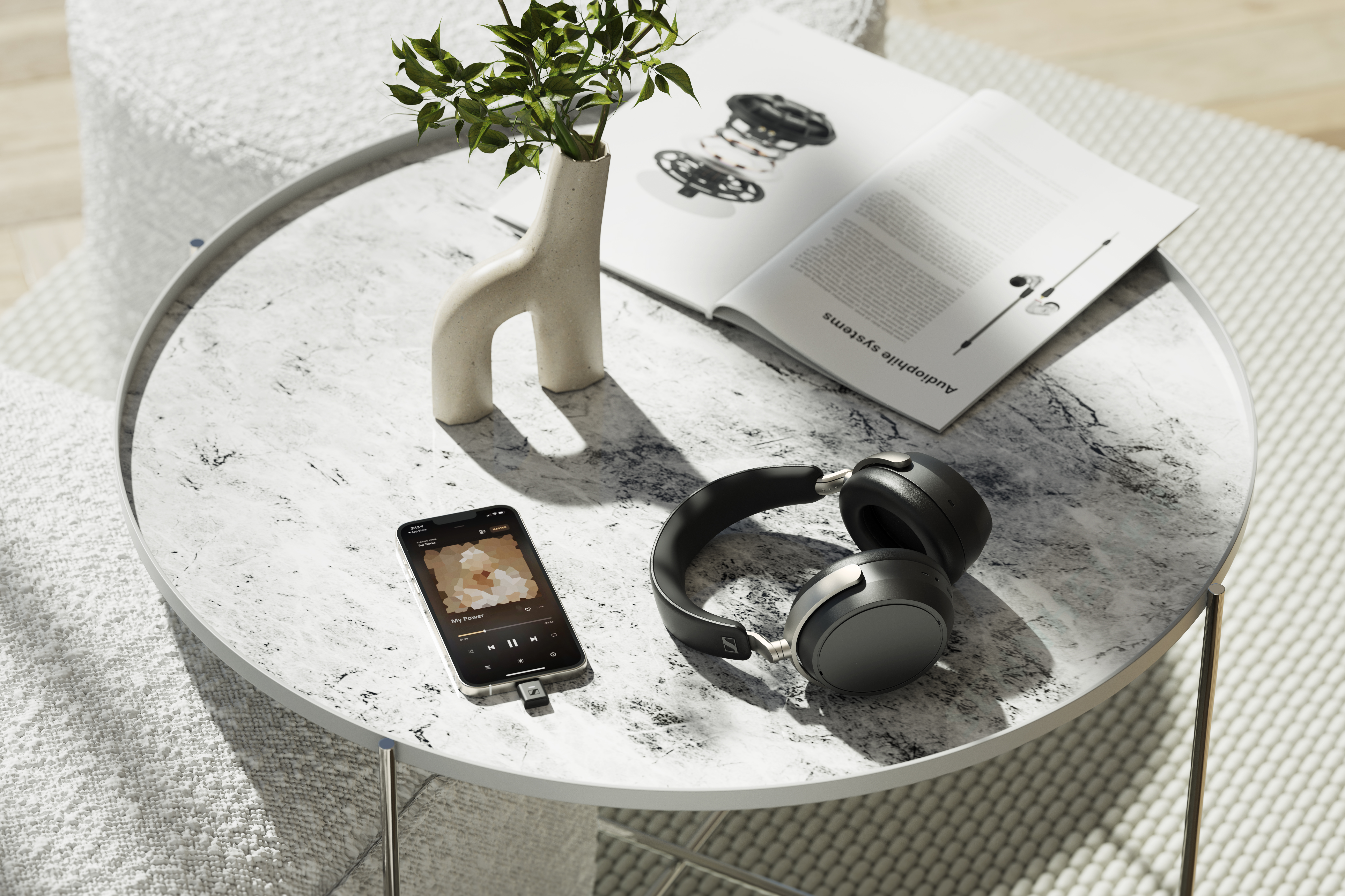 Донгл BDT 700 з навушниками Sennheiser HDB 630 в інтер'єрі