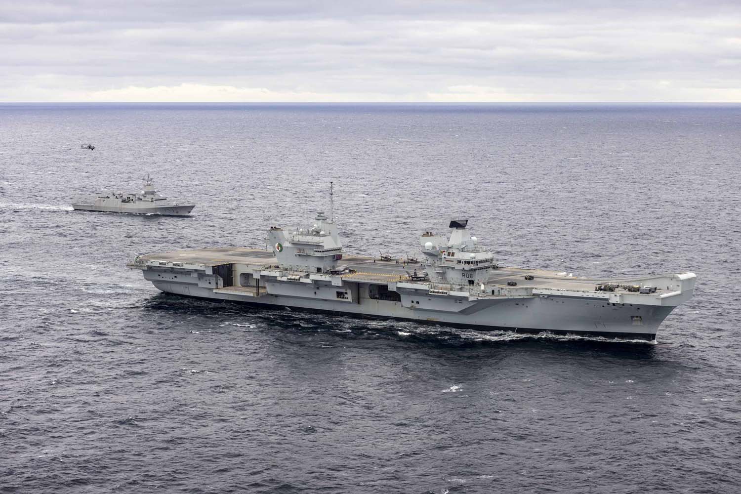 The British aircraft carrier HMS Queen Elizabeth, carrying fifth-generation F-35B Lightning II fighters, has transferred to NATO command for the first time in history-10