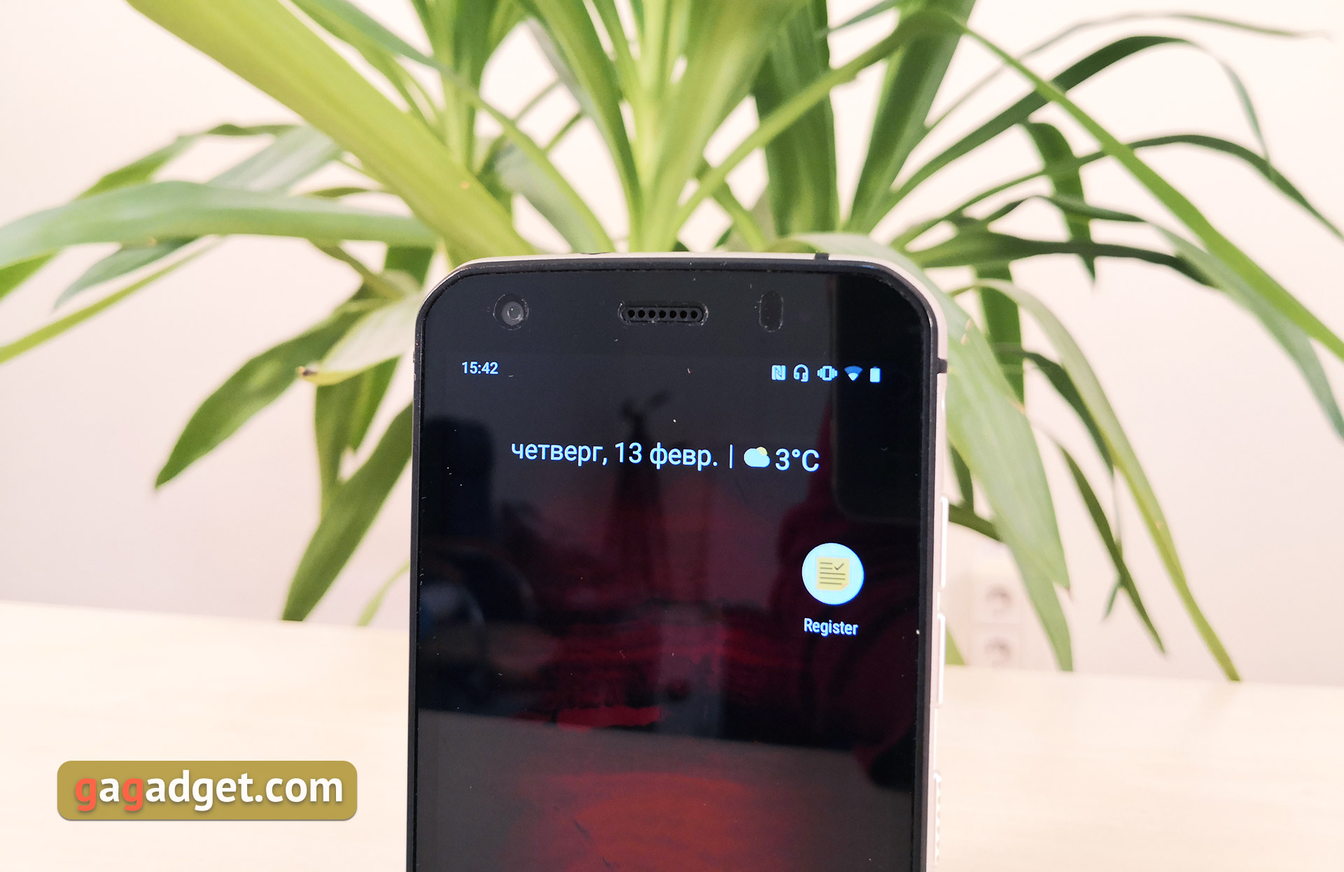 CAT S52 : le smartphone "incassable" à visage humain et NFC-8