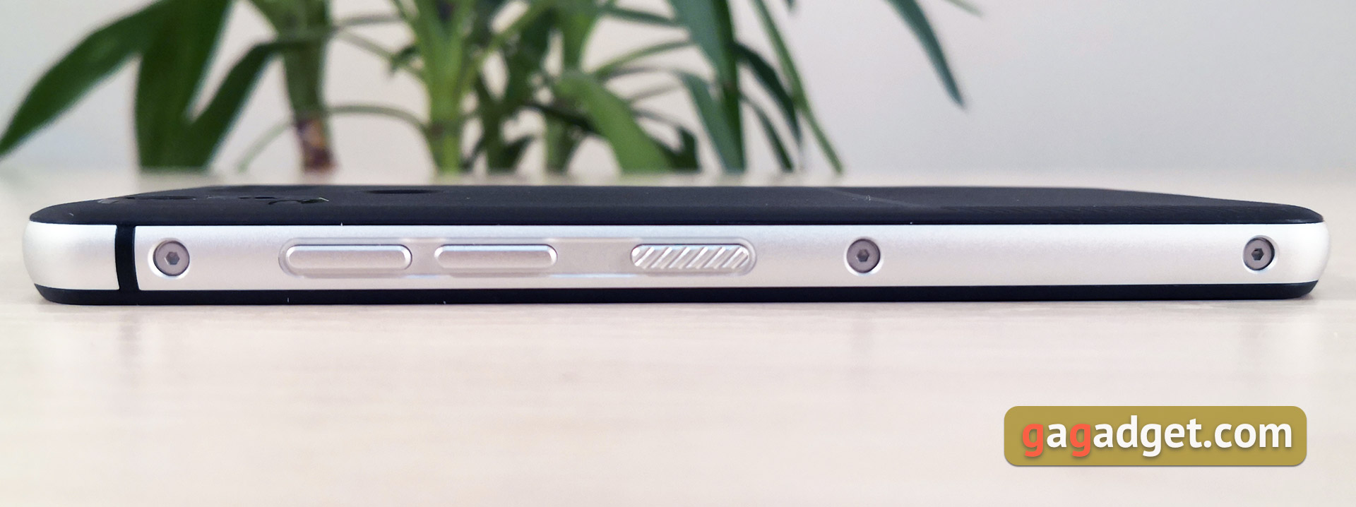 CAT S52 : le smartphone "incassable" à visage humain et NFC-11