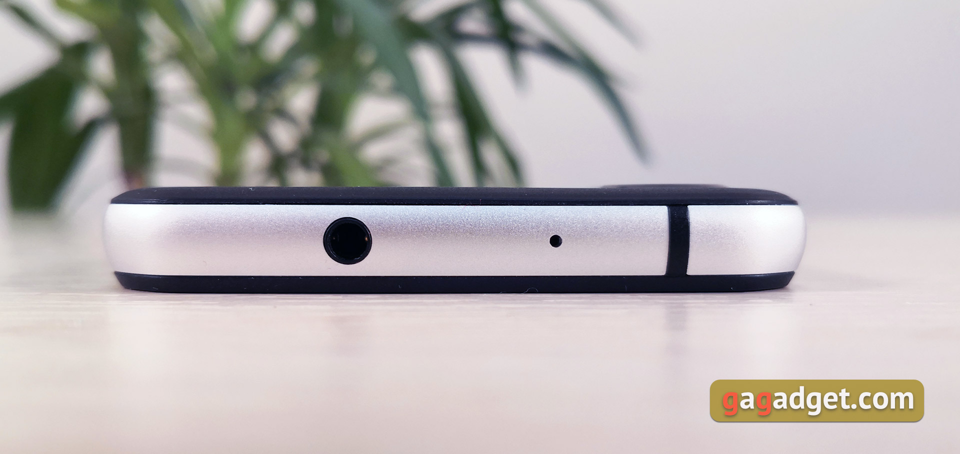 CAT S52 : le smartphone "incassable" à visage humain et NFC-12
