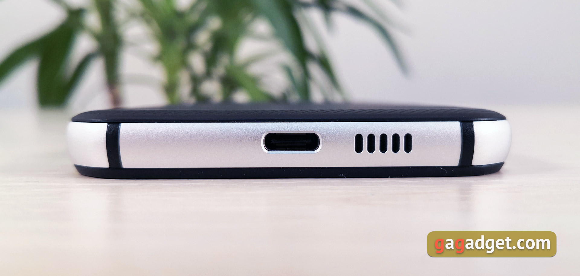 CAT S52 : le smartphone "incassable" à visage humain et NFC-13