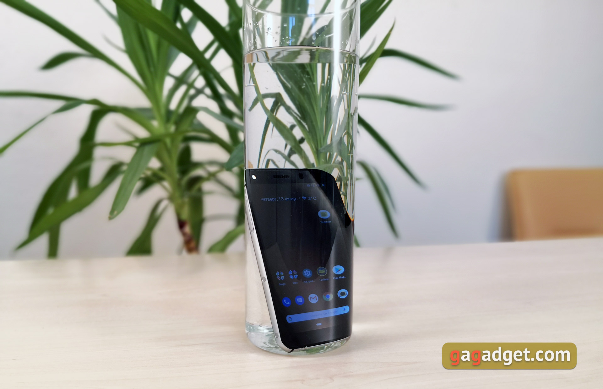 CAT S52 : le smartphone "incassable" à visage humain et NFC-18