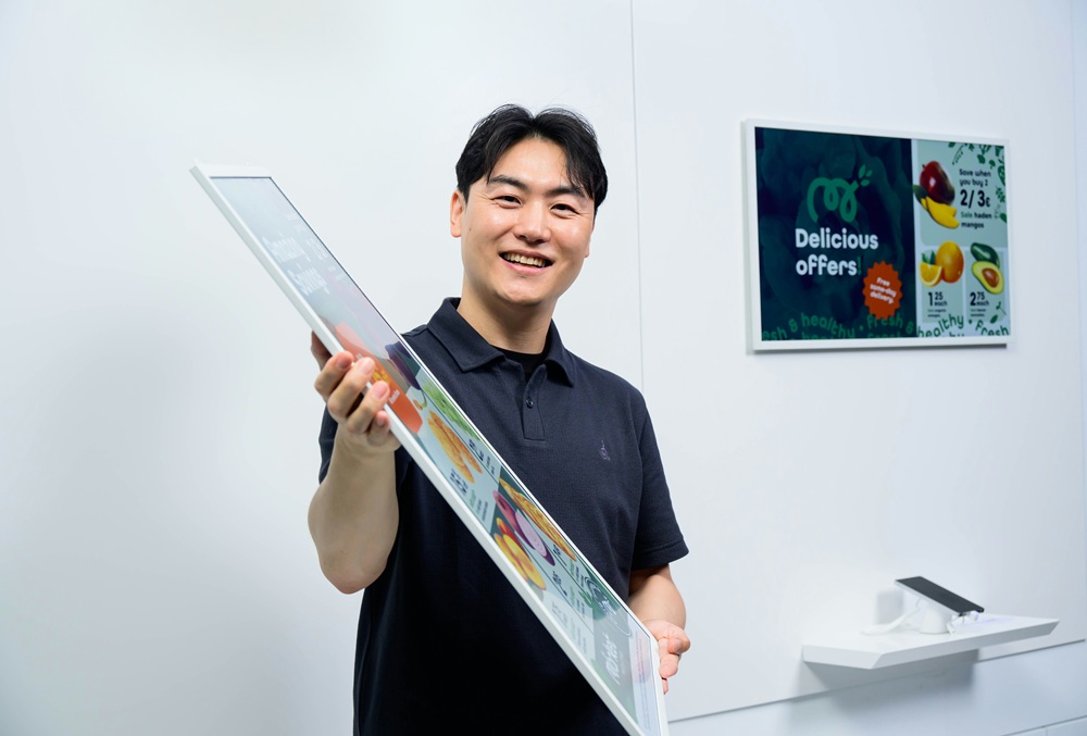Samsung Color E-Paper, ультратонкий дисплей весом 2.5 кг