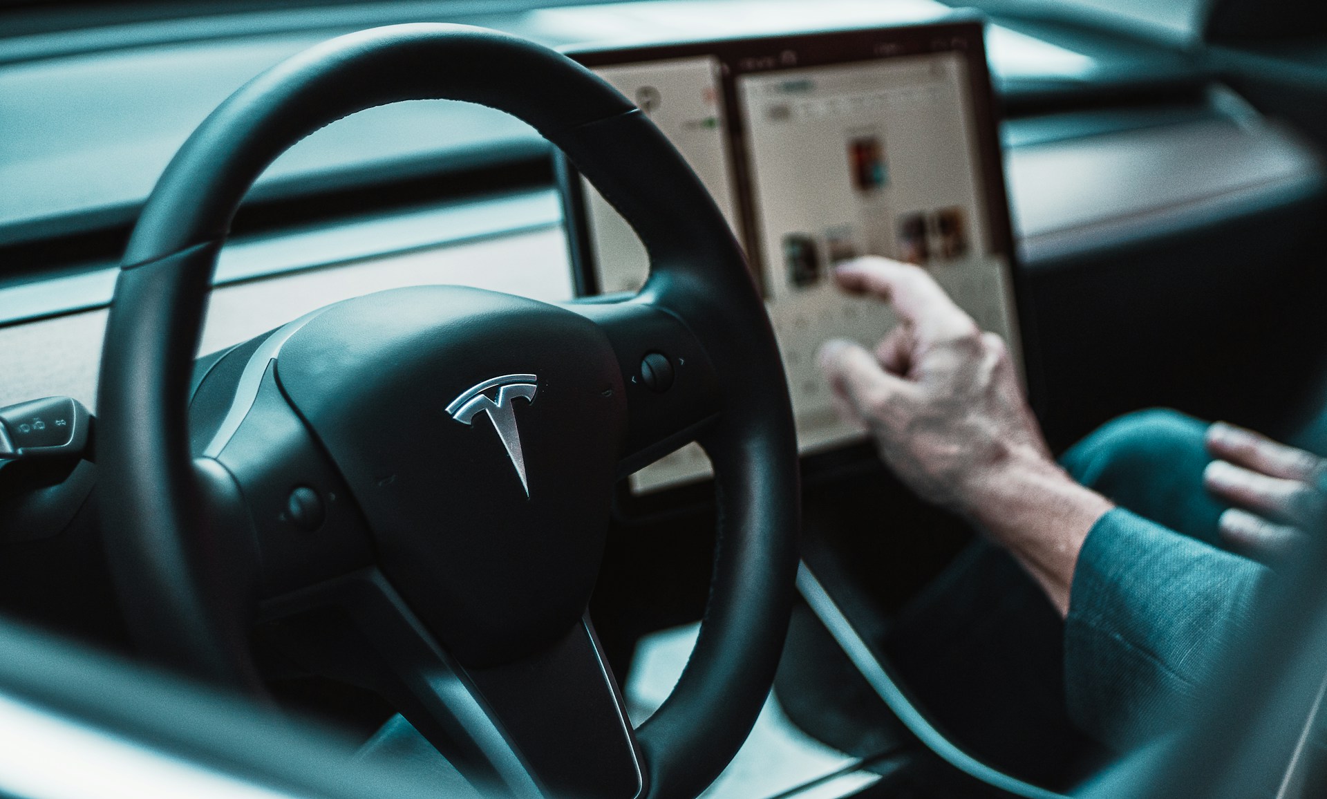 Tesla вдвічі знизила вартість передплати на Full Self Driving на тлі падіння продажів нових автомобілів