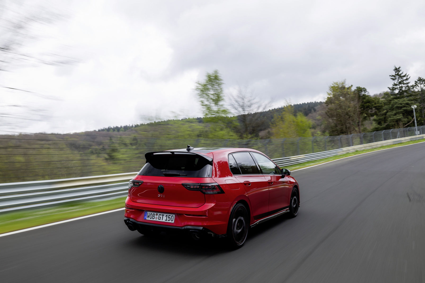 Vue de face de la Golf GTI Édition 50