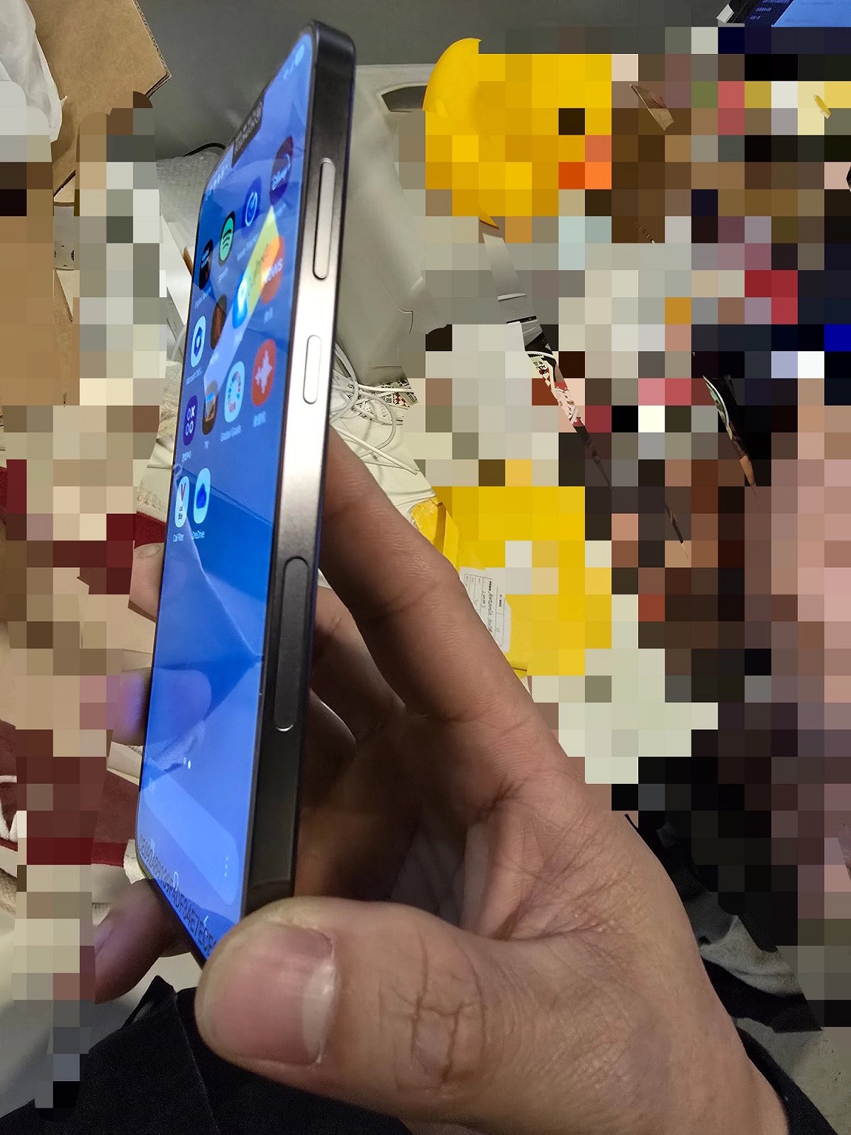 Image d'initié du Galaxy S25+ avec un nouveau détail mystérieux sur la face avant