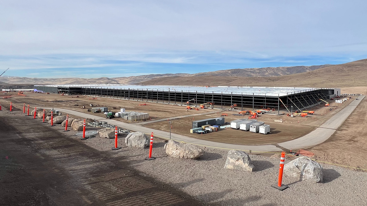 Travaux de construction à l'usine Tesla Semi