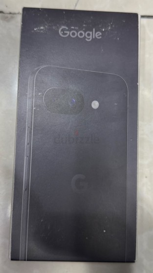 Google Pixel 9a з заднього боку