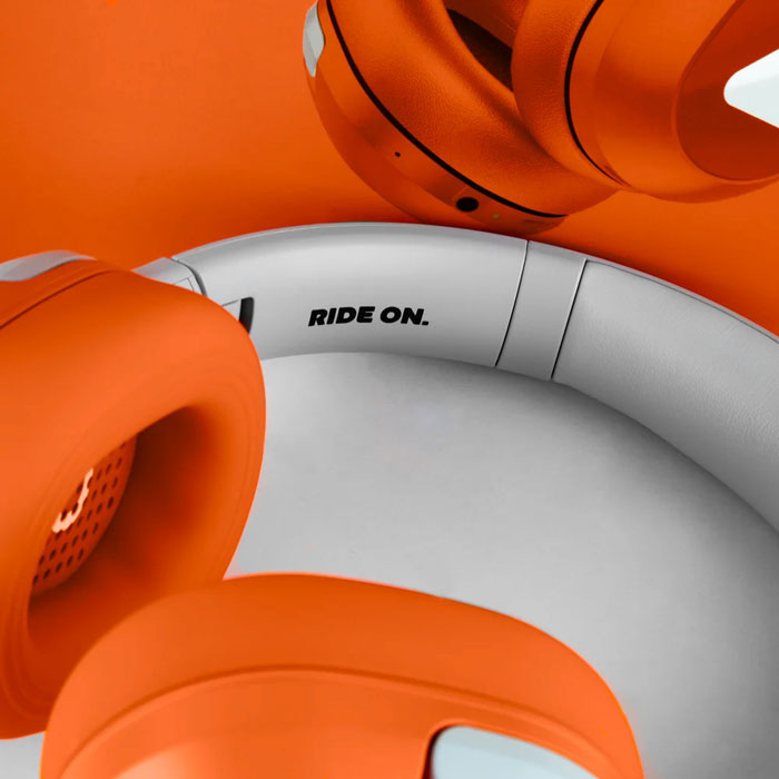 Наушники H2O Audio RIPT Ultra в интерьере