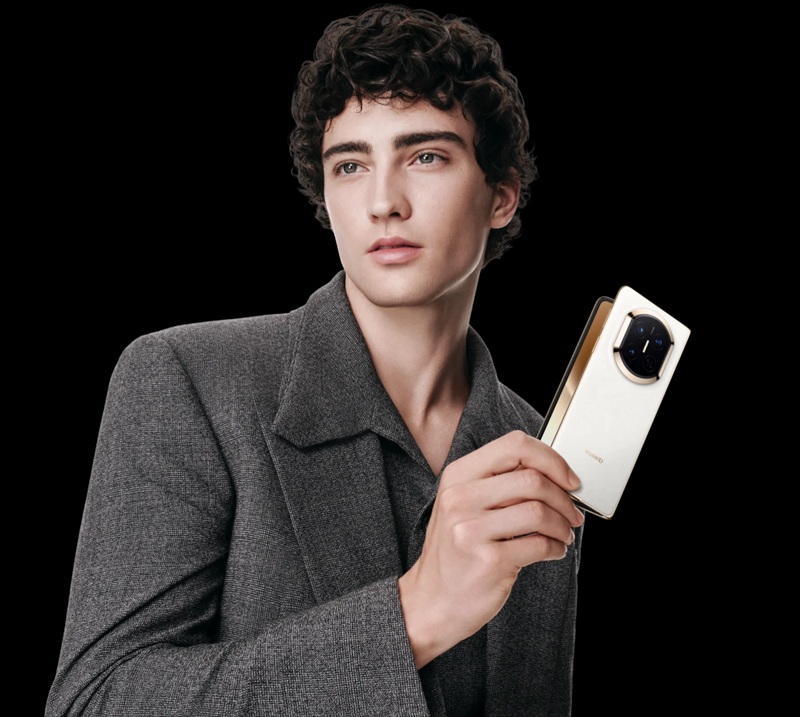 Huawei Mate X7 у кольорі Cloud White