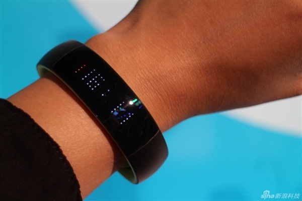 Huawei выпустит фитнес-трекер Play Smart за $65-3