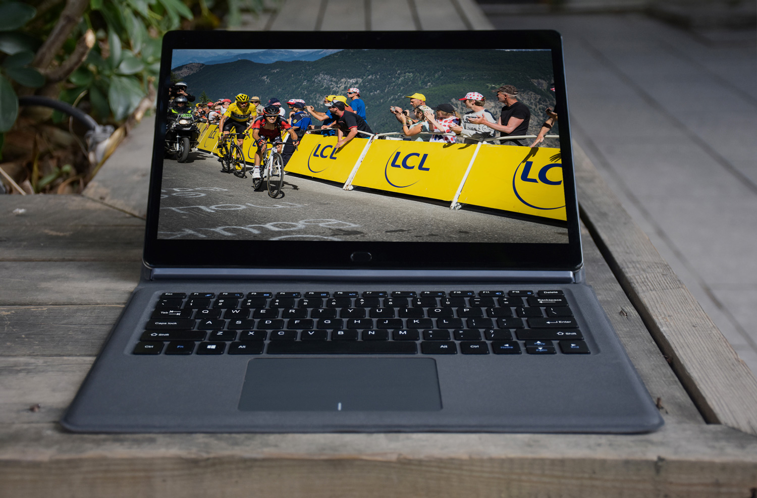 Обзор планшета Chuwi CoreBook image display.jpg