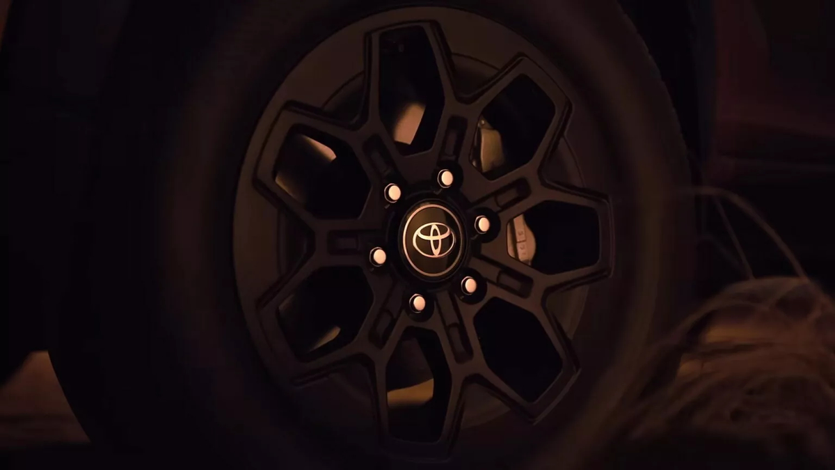 Тизер нового Toyota Hilux 5