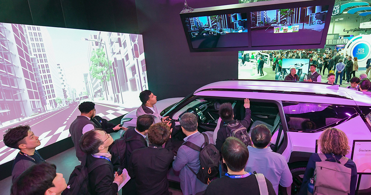 Kia EV9, оснащенный 'Holographic Windshield Display', на CES 2025