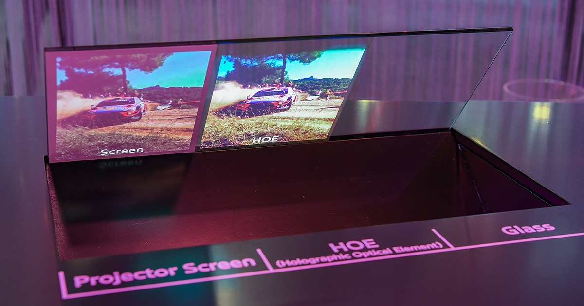 Демонстрация технологии 'Holographic Windshield Display' на CES 2025