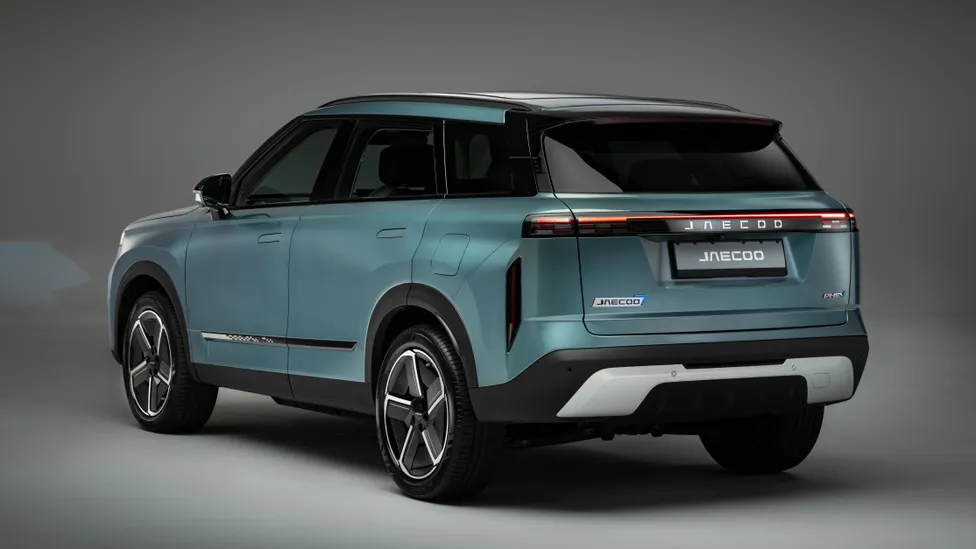 Jaecoo 7 PHEV rear three quarter view