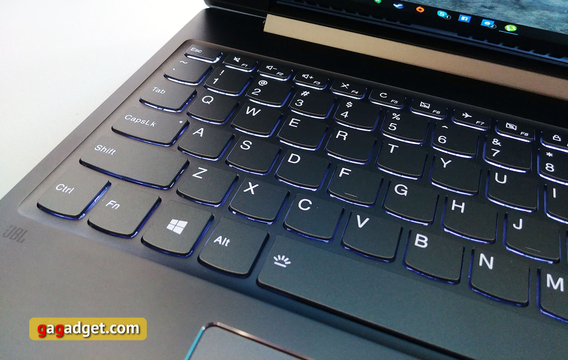 lenovo-ideapad-720s-15ikb-14.jpg