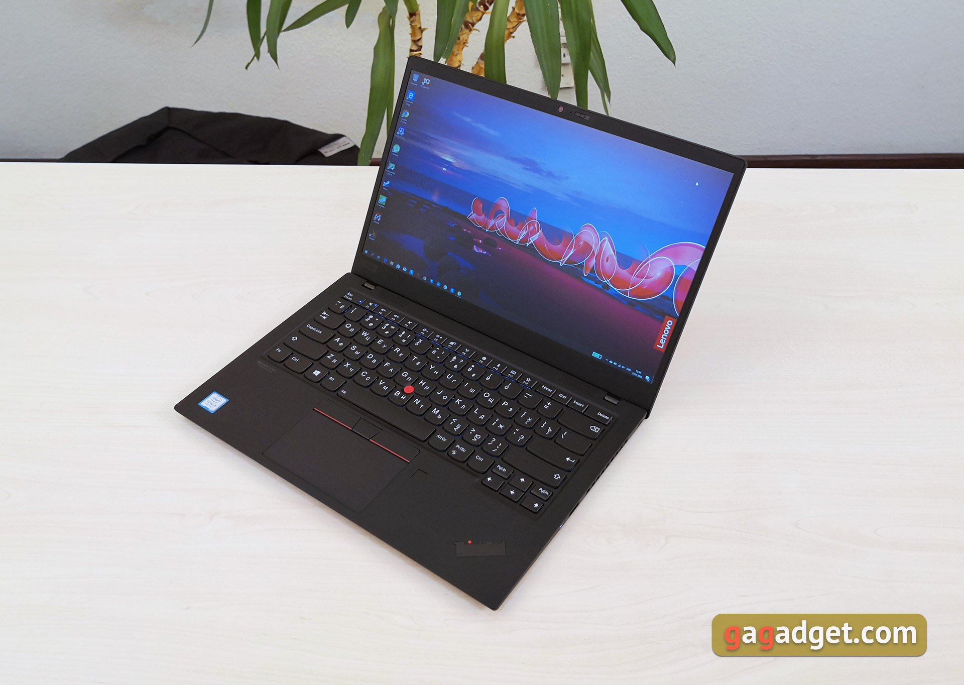 Обзор Lenovo ThinkPad X1 Carbon 7th Gen: обновлённая бизнес-классика-2