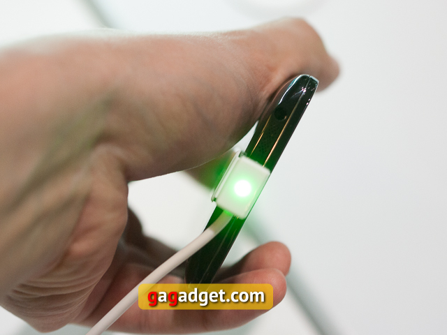 Первый взгляд на смартфон LG G2-5
