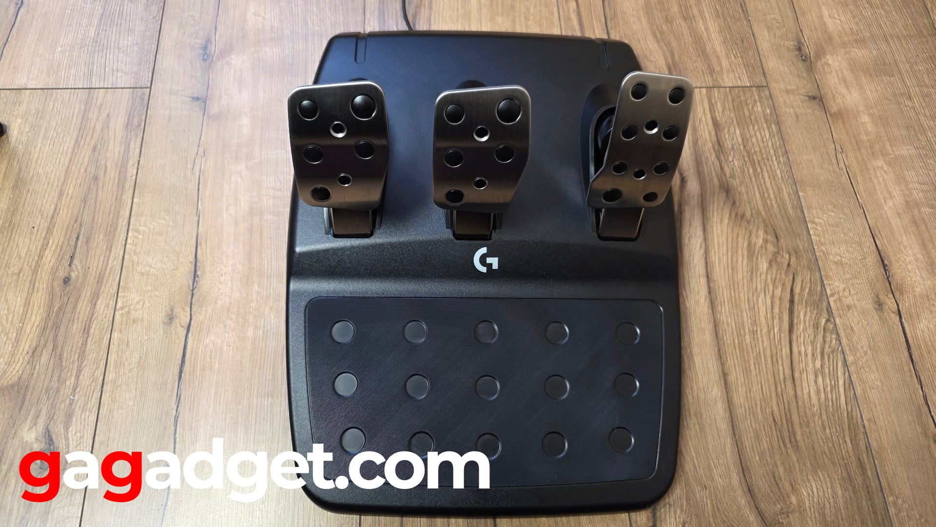 Технологія натискання педалей Logitech G923