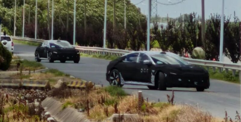 Rear view of Xiaomi SU7 L elongated sedan