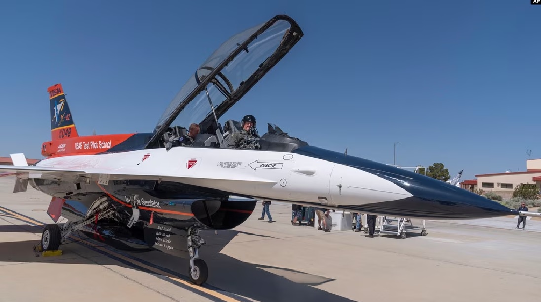 Artificial intelligence at the helm of a fighter jet: the US Air Force has reported a successful test of the F-16-based X-62A VISTA unmanned aircraft