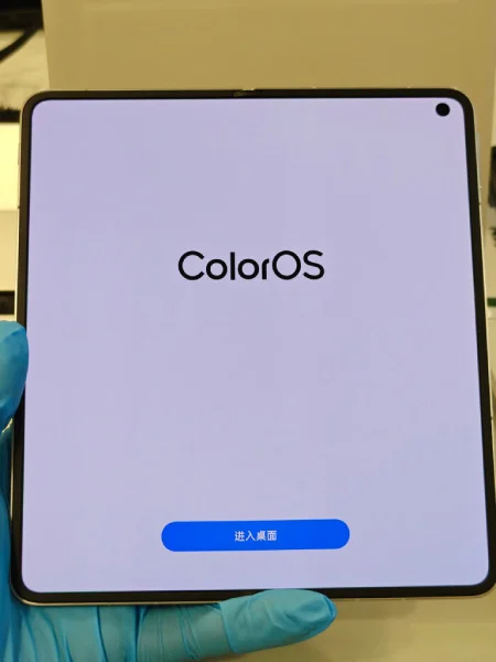 Третє зображення внутрішнього дисплея Oppo Find N5
