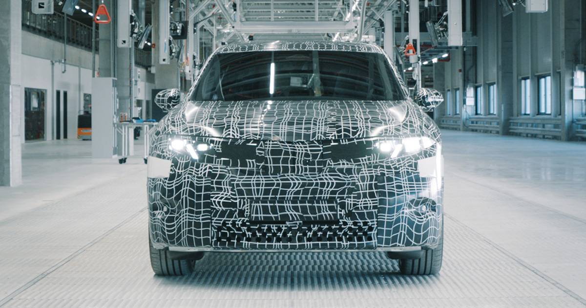 Прототип BMW iX3 Neue Klasse на заводі BMW Group у Дебрецені