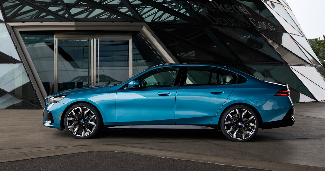 BMW 540i xDrive Legacy Edition - Вид спереди