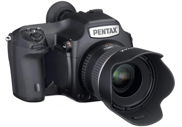 Ricoh привезет на выставку CP+ зеркалку 645D 2014, пару объективов и адаптер для оцифровки негативов