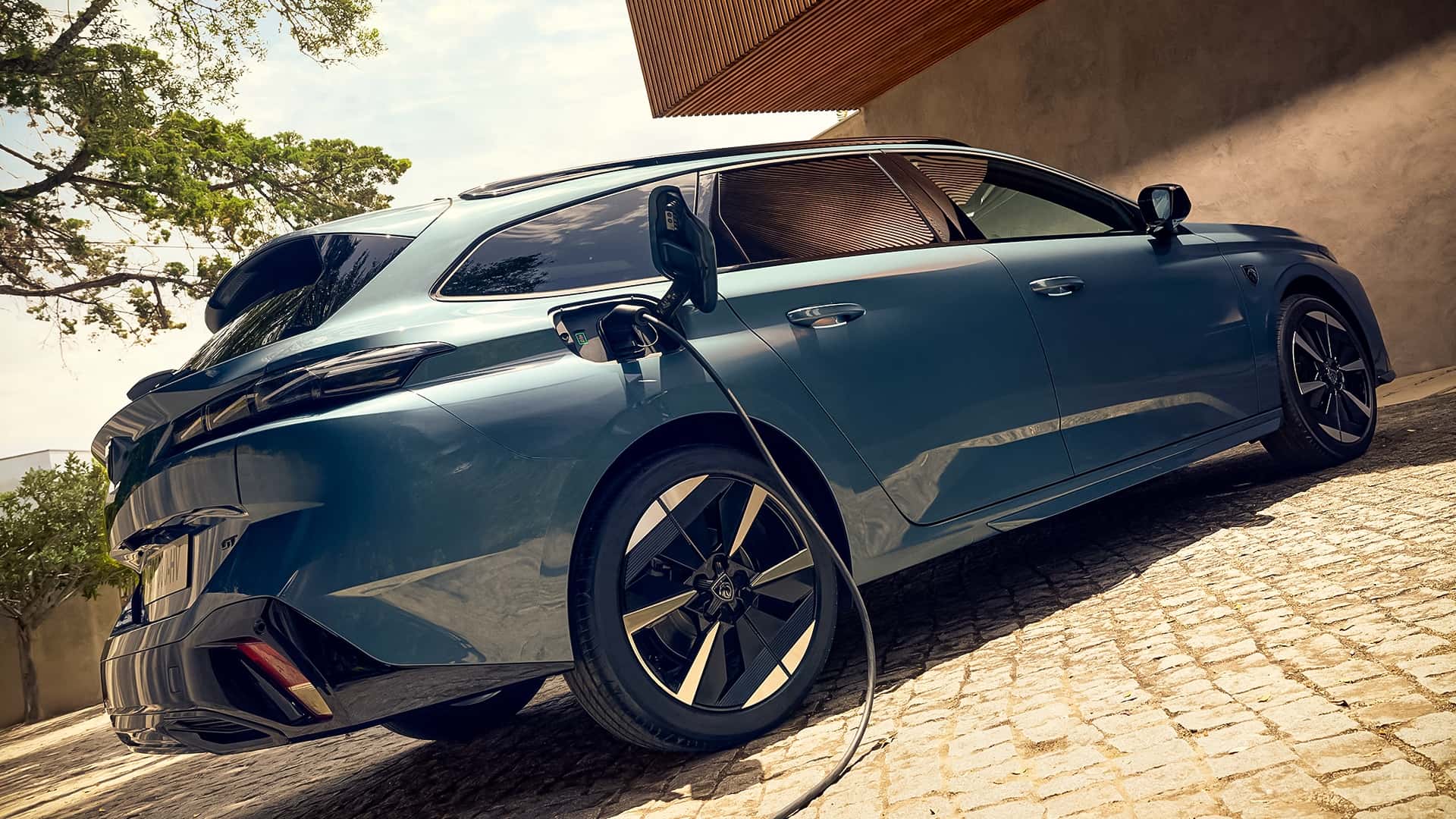 Refreshed Peugeot 308 SW, front design