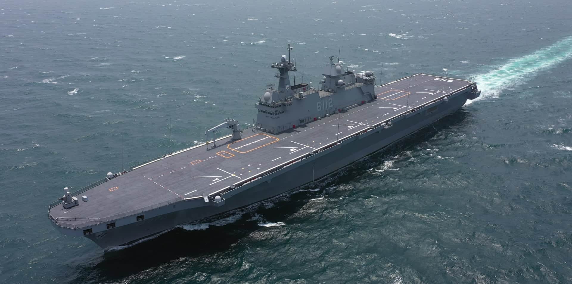 Южнокорейский вертолетоносец LPH 6112 Marado
