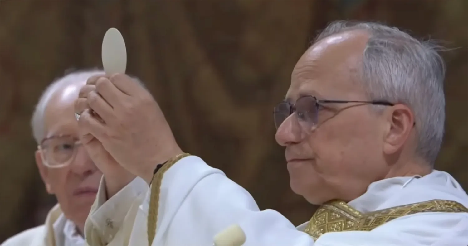 Photo of Pope Leo XIV with Apple Watch
