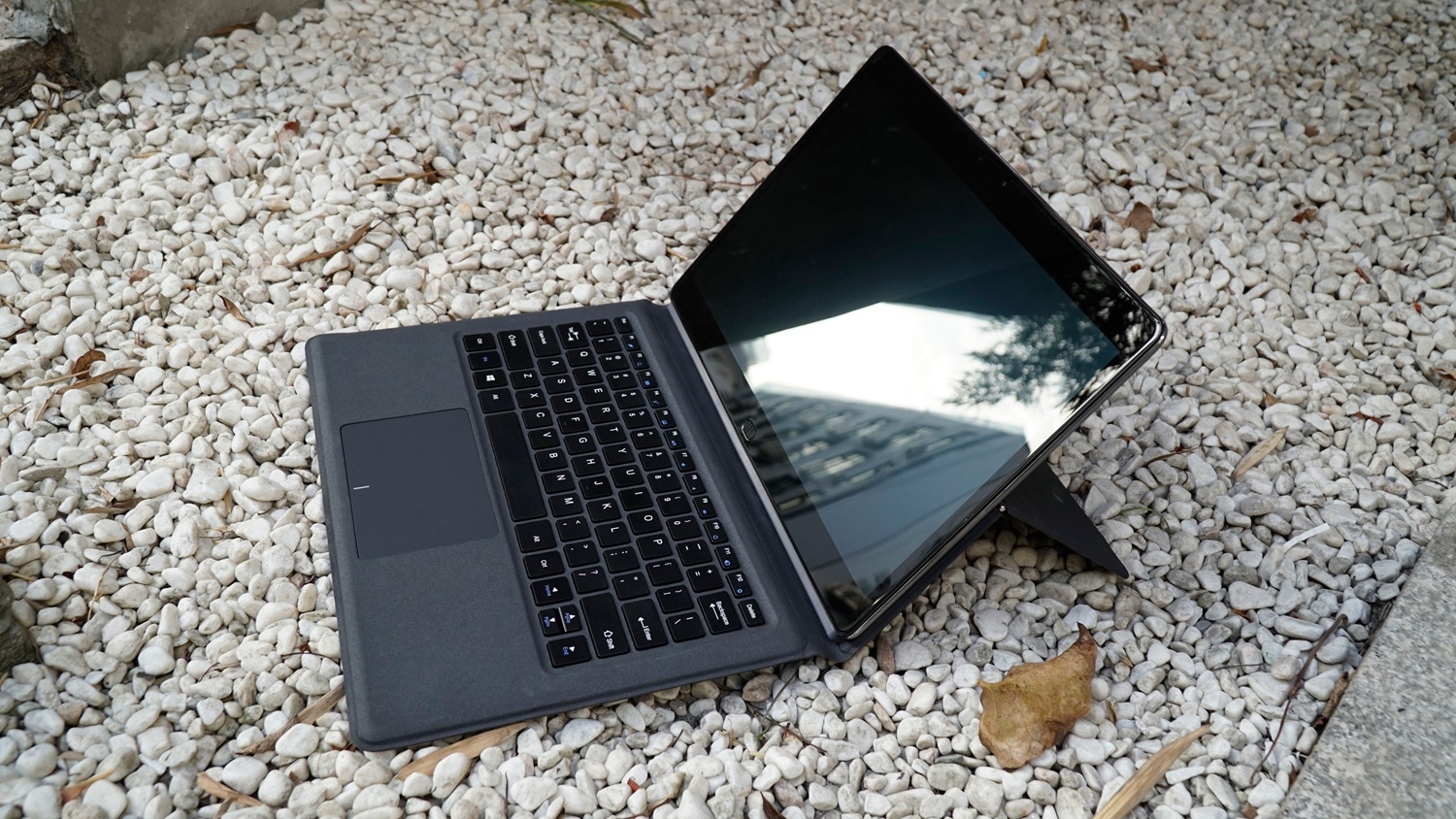 Обзор планшета Chuwi CoreBook-4 right side tablet.jpg