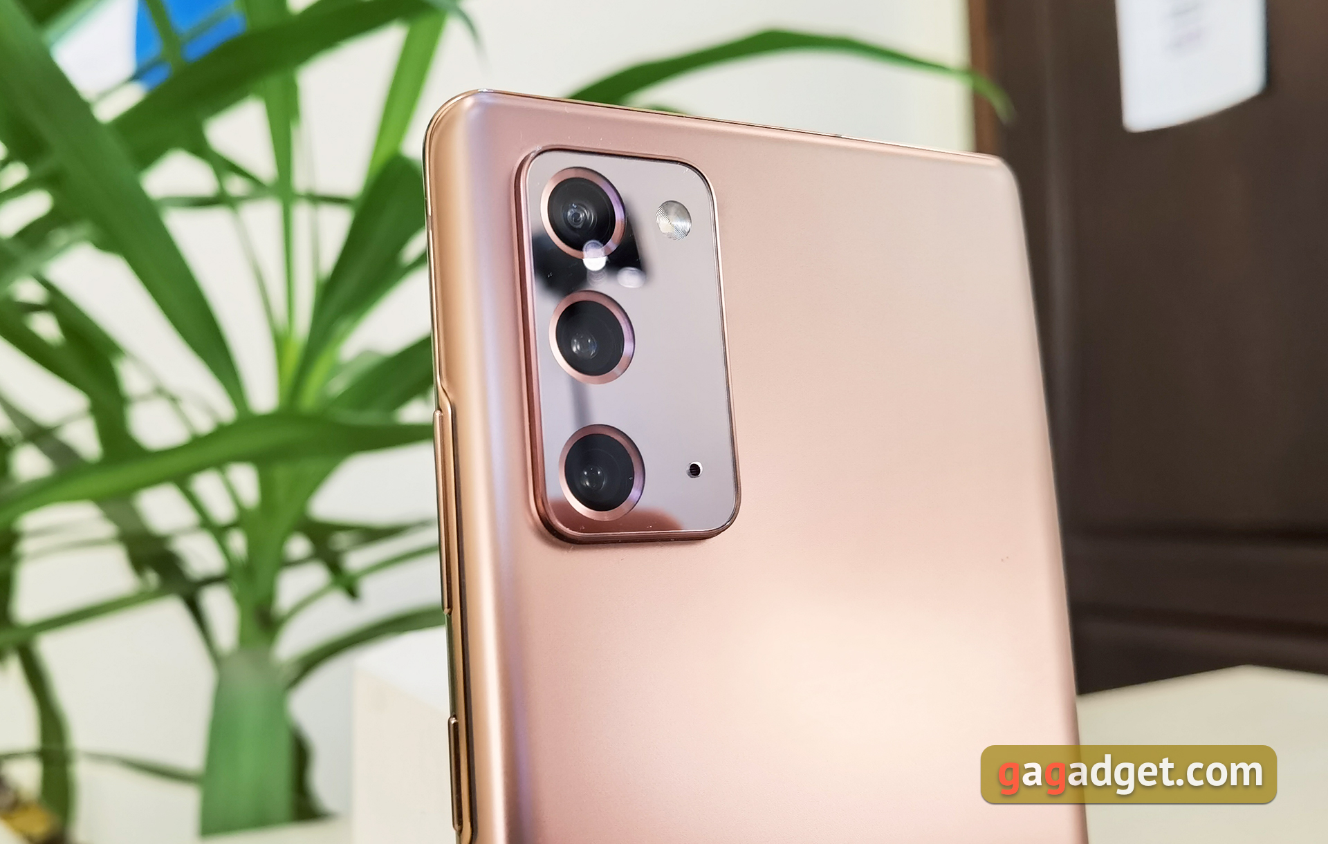 Обзор Samsung Galaxy Note20: у нас с собой было три камеры, стилус и пластиковый корпус-13